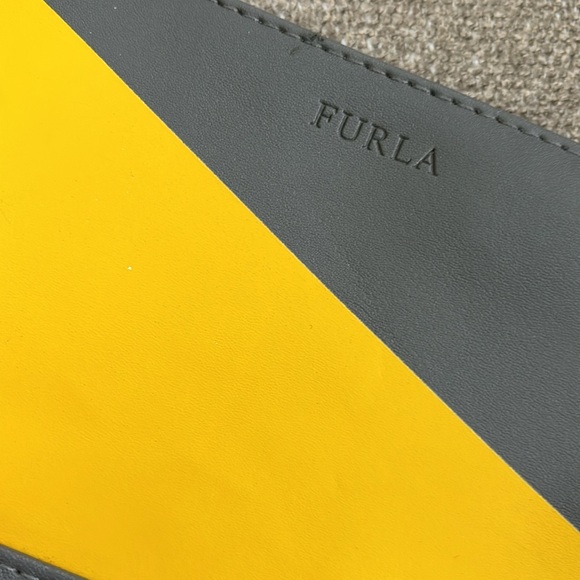 ✨ FURLA x EVA AIR Travel Amenities
Cosmetic Bag - Picture 3 of 9